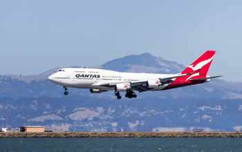 Qantas plane landing in San Francisco