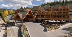 Canoe Hotel and Suites and The Otter