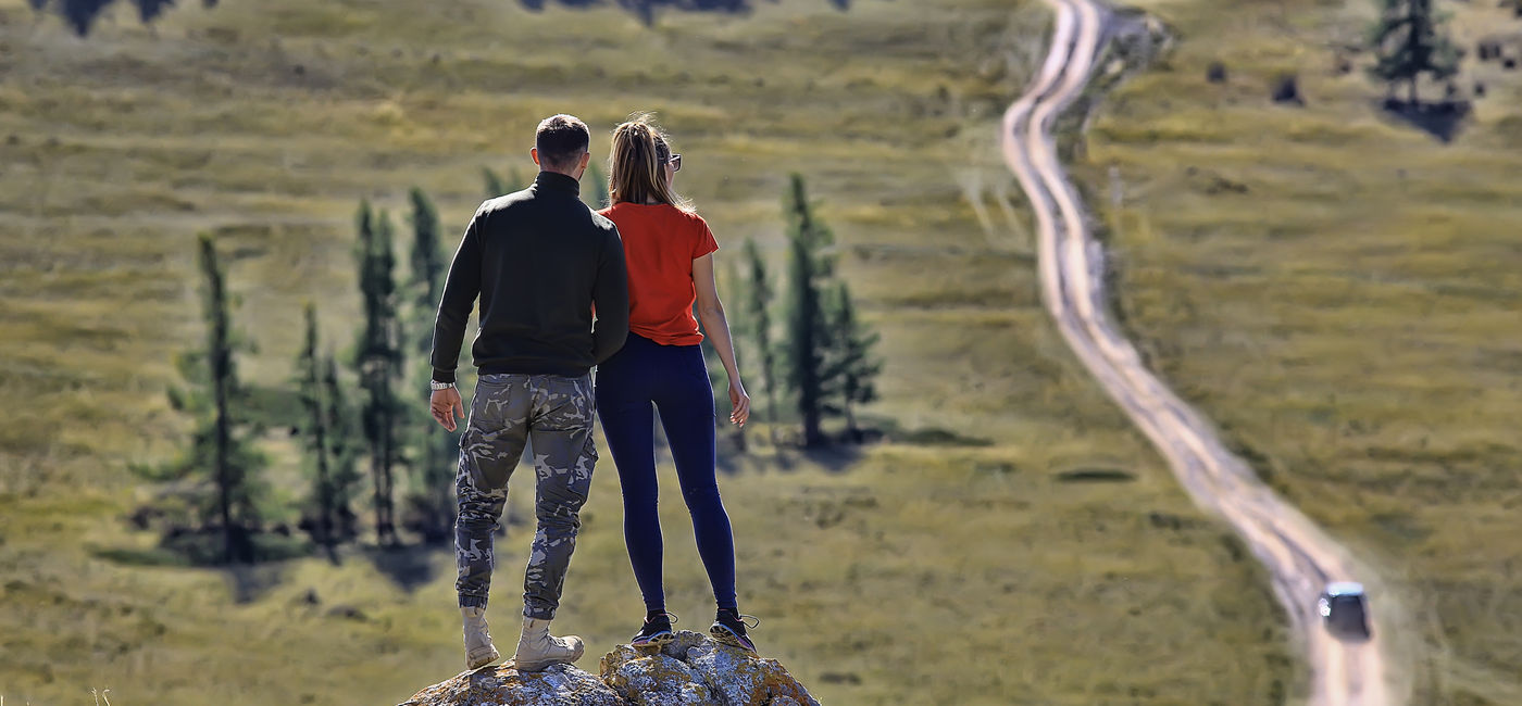 Image: Get out and experience a new destination with the help of these amazing fall travel deals. (Photo Credit: Adobe/kichigin19)
