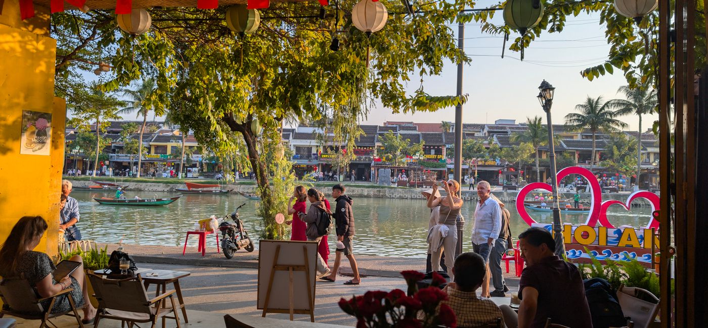 Image: Promenade riveraine à Hội An, Vietnam — Neuf pour cent des répondants ont indiqué que l’Asie constitue désormais leur premier choix (Photo Credit: Bert Archer)
