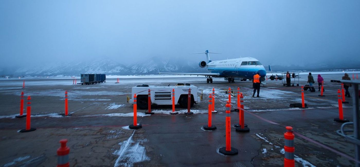 Image: Plane boarding at Jackson Hole Airport in Wyoming. (Photo Credit: Jason Hickey / Wikimedia Commons)