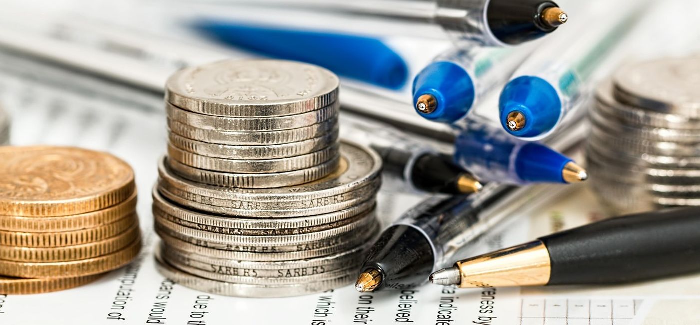 Image: Who should pay for airfare fees? (Photo Credit: Image by Steve Buissinne from Pixabay)