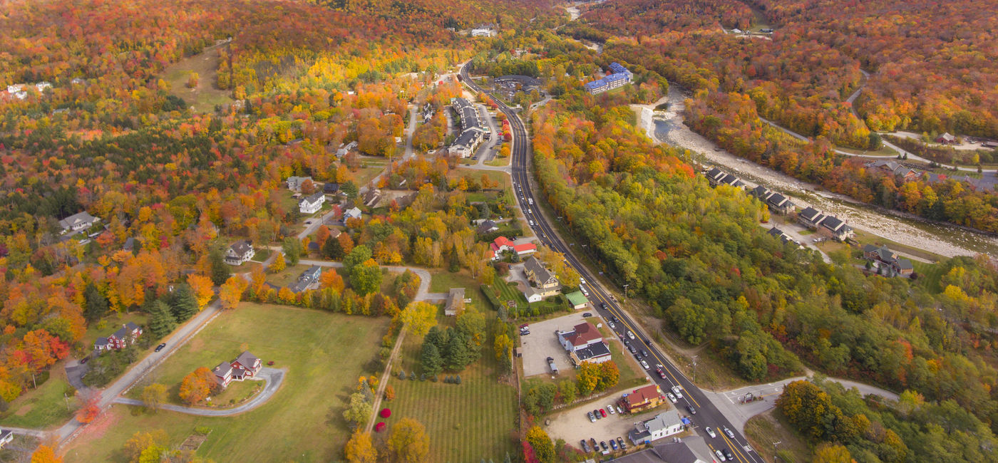 Image: Kancamagus Highway through Lincoln, New Hampshire. (Photo Credit: Adobe/Wangkun Jia)