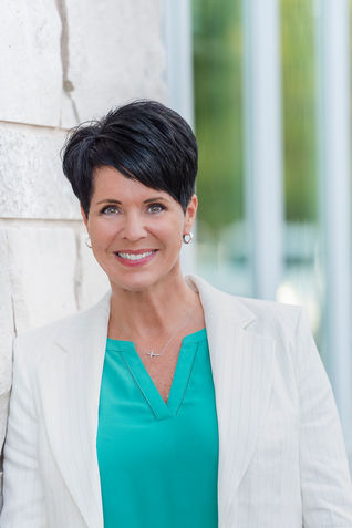 Anne Allen headshot
