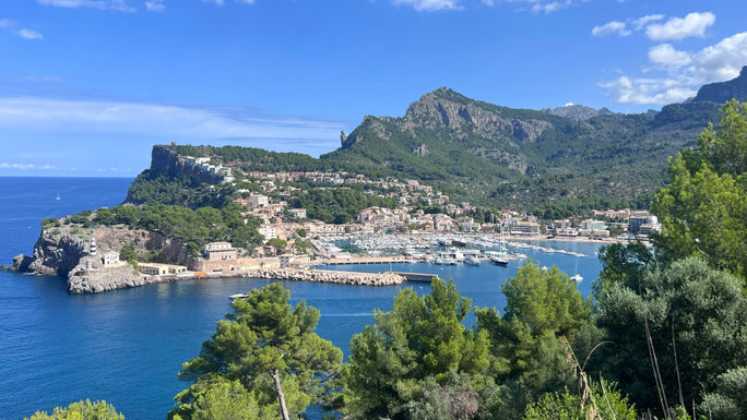 Bezauberndes Port de Soller an der Nordwestküste der Insel.