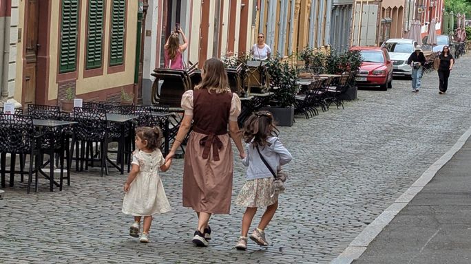 From Strasbourg to Koblenz, Heidelberg to Rüdesheim, each day unfolded at a river cruise pace. From Strasbourg to Koblenz, Heidelberg to Rüdesheim, each day unfolded at a river cruise pace.
