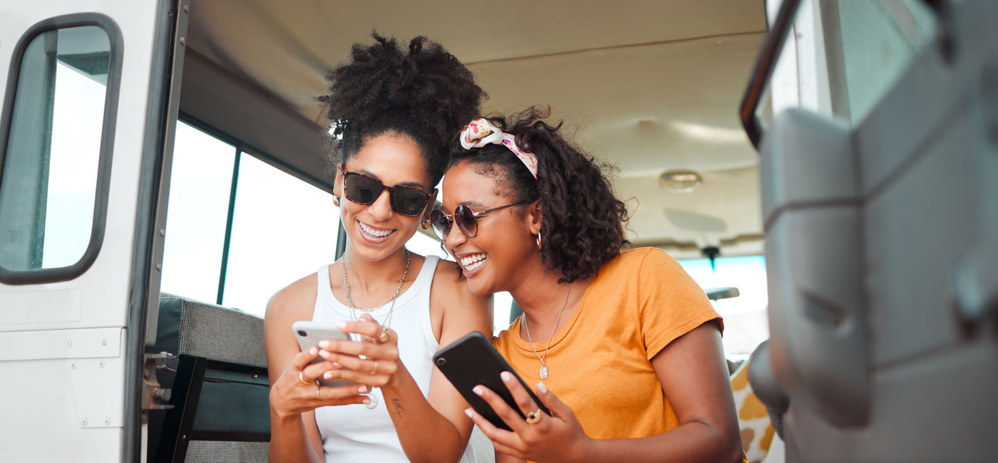 Image: Travelers use social media more than ever. (Photo Credit: Kay Abrahams/peopleimages.com / Adobe Stock)