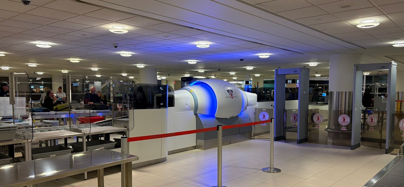 Image: New CT-Xray machine at Winnipeg James Armstrong Richardson International Airport (YWG). (Photo Credit: CATSA)