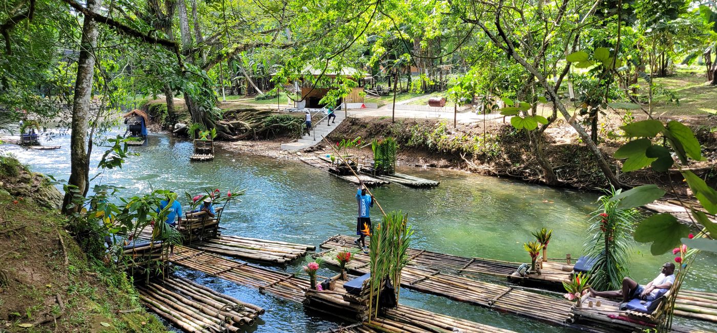 Image: Avelo will launch new Jamaica flights beginning in November. Travelers on a Great River rafting excursion. (Photo by Brian Major)