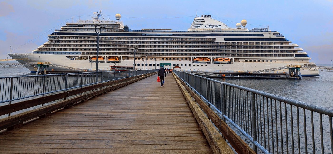 Image: Regent Seven Seas Explorer at Alaska’s Icy Strait Point. (Source: Claudette Covey)