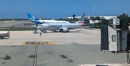American Airlines plane