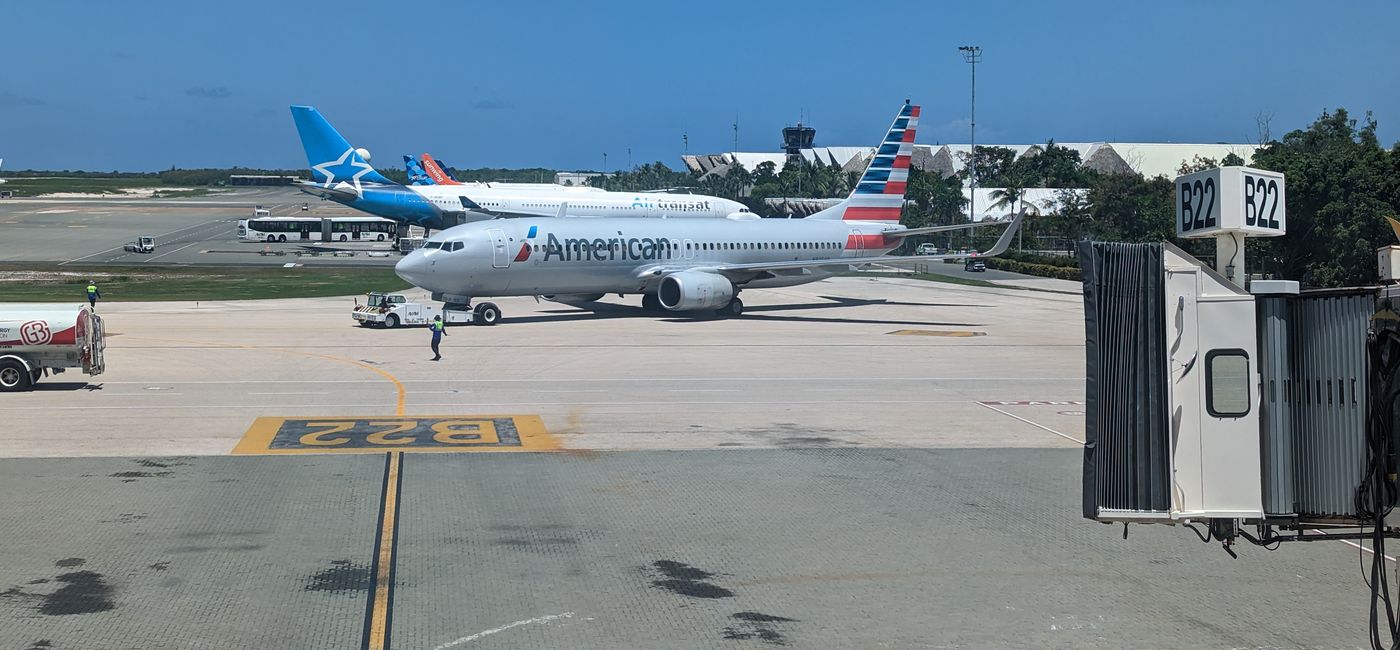 Image: American Airlines plane (Photo Credit: Eric Bowman)