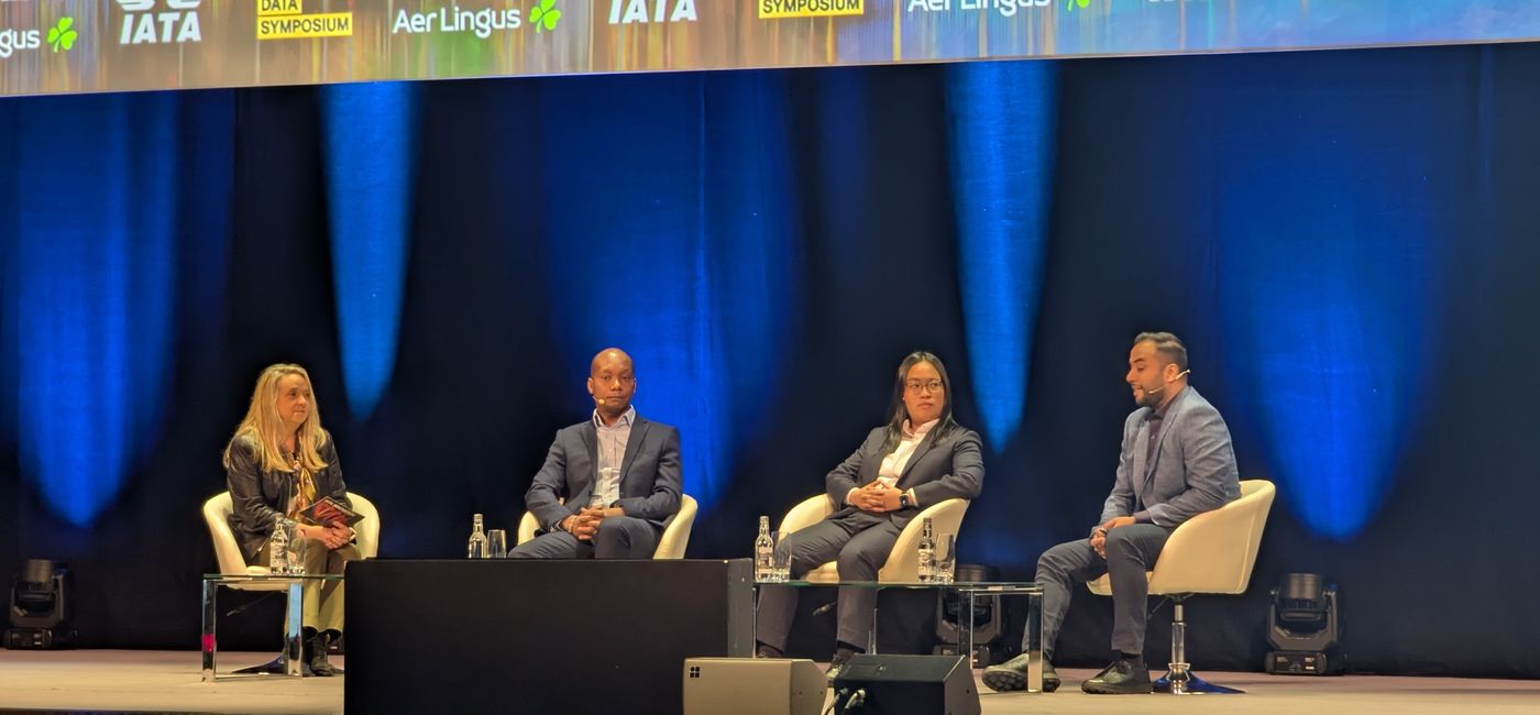 Image: Le panel sur la gestion des données aériennes mondiales, animé par Chantal Berthiaume (à l’extrême gauche) (Photo Credit: Bert Archer)