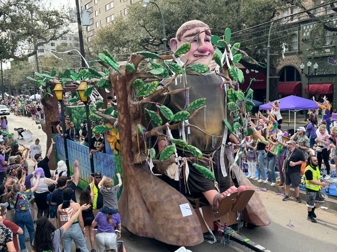 Krewe of Iris Parade. Krewe of Iris Parade.