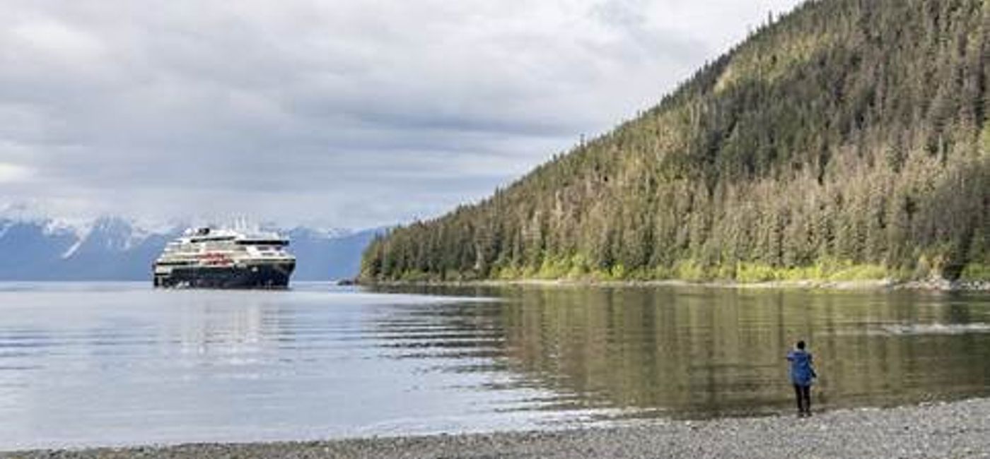 Image: HX Expeditions in Alaska. (Photo Credit: HX Expeditions)