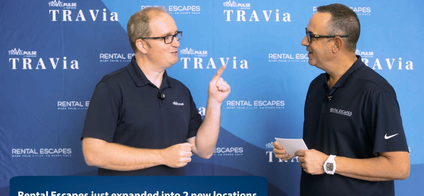 Photo: Willie Fernandez of Rental Escapes flips the script and quizzes Eric Bowman (Photo Credit: Northstar Travel Group)