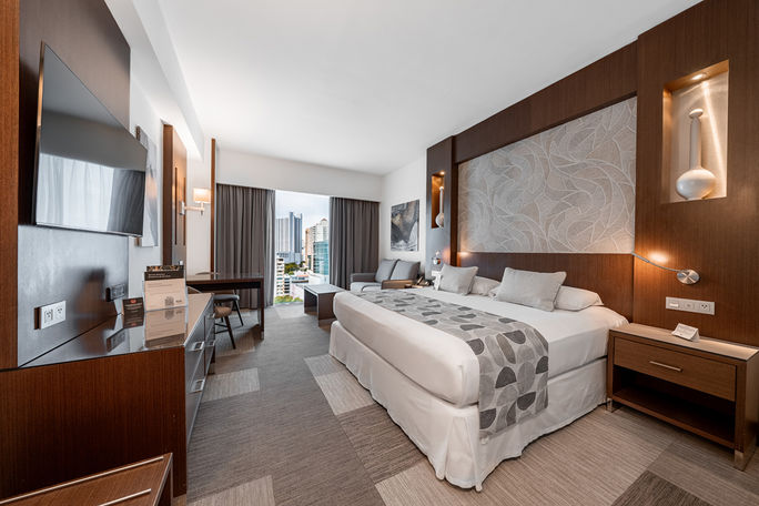 Deluxe King room at the Hotel Riu Plaza Panama