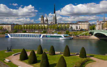 AmaLyra near Rouen along the Seine River.