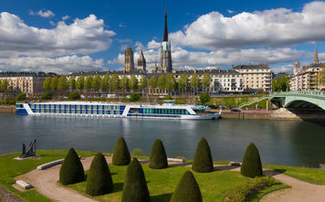AmaLyra near Rouen along the Seine River.