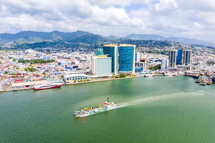 Blick auf den Hafen von Spanien, die Hauptstadt Trinidad und Tobago. AdoBestock, Hafen von Spanien, Trinidad und Tobago, karibische Hauptstädte
