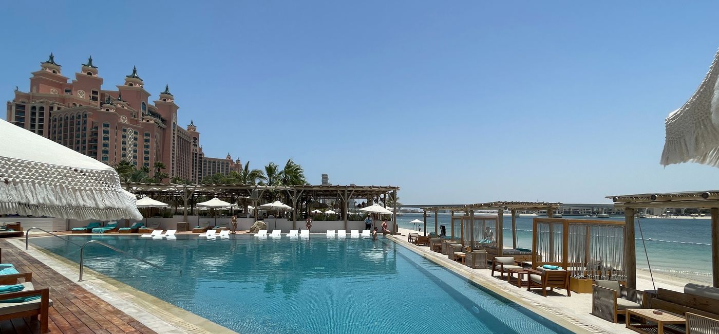Image: WHITE Beach at Atlantis, The Palm (Photo Credit: Sara Perez Webber)