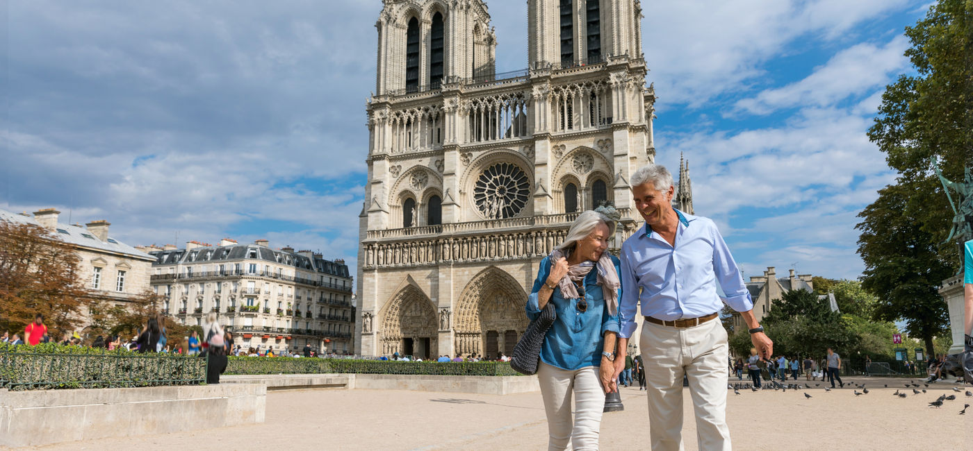 Image: Couple in Paris, France (Photo Credit: AmaWaterways)