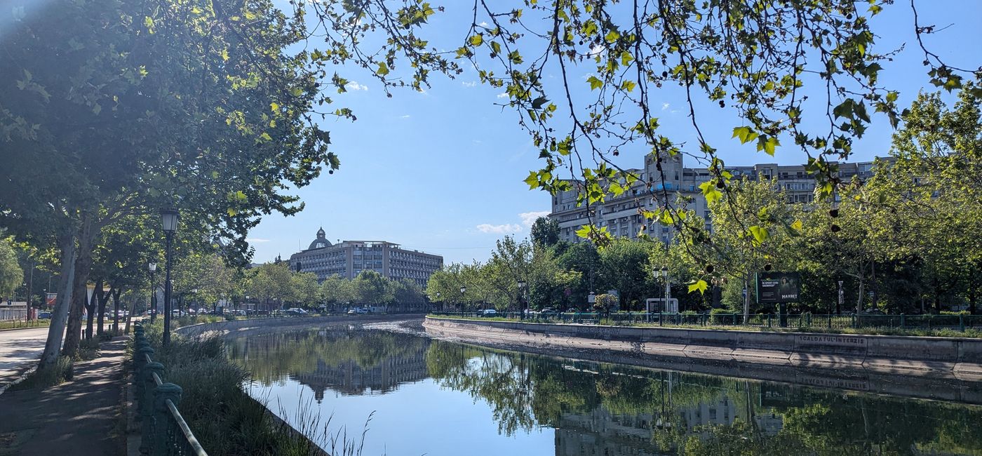 Image: La rivière Dâmbovița à Bucarest (Photo Credit: Bert Archer)