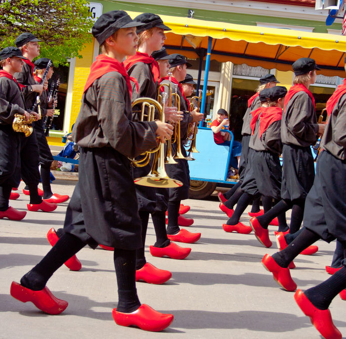 Pella Band Parade Red Klomppen Brass line. Pella Band Parade Red Klomppen Brass line.