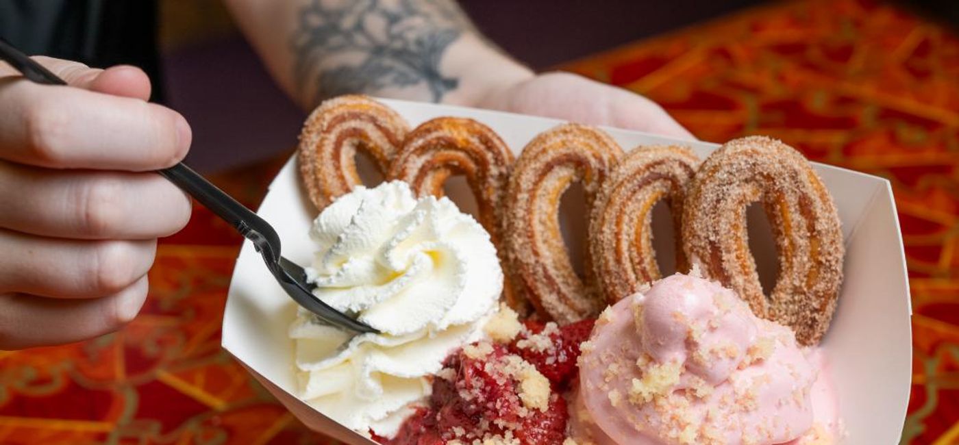 Image: Churro Strawberry Shortcake Sundae at EPCOT Sunshine Seasons (Photo Credit: Walt Disney World Resort)
