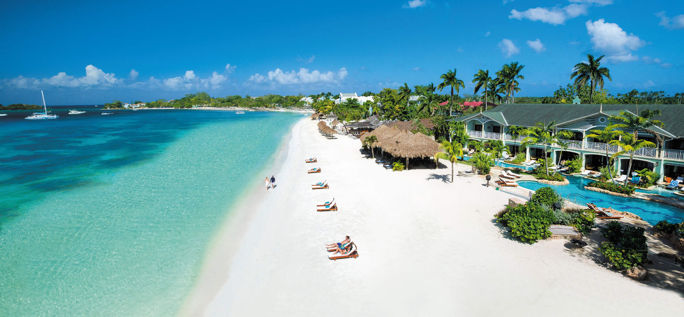 Image: Sandals and Beaches Resorts are scheduled to reopen its properties in Ocho Rios and Negril on Dec. 6, 2025. Pictured, Sandals Negril (Source: PHOTO: courtoisie de Sandals and Beaches)