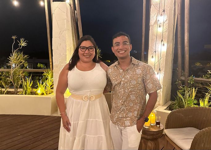Elvira Reyes, directrice des ventes au Secrets Tulum Resort & Beach Club, et Junior Valle, gestionnaire des médias sociaux Elvira Reyes, directrice des ventes au Secrets Tulum Resort & Beach Club, et Junior Valle, gestionnaire des médias sociaux