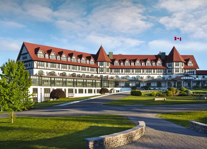 Exterior of the historic The Algonquin Resort, Autograph Collection by Marriott. Marriott, The Algonquin resort, autograph collection, hotels in canada