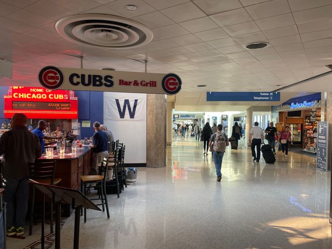 Chicago Cubs Bar & Grill, O'Hare International Airport, Chicago, MLB, baseball, Chicago o'hare
