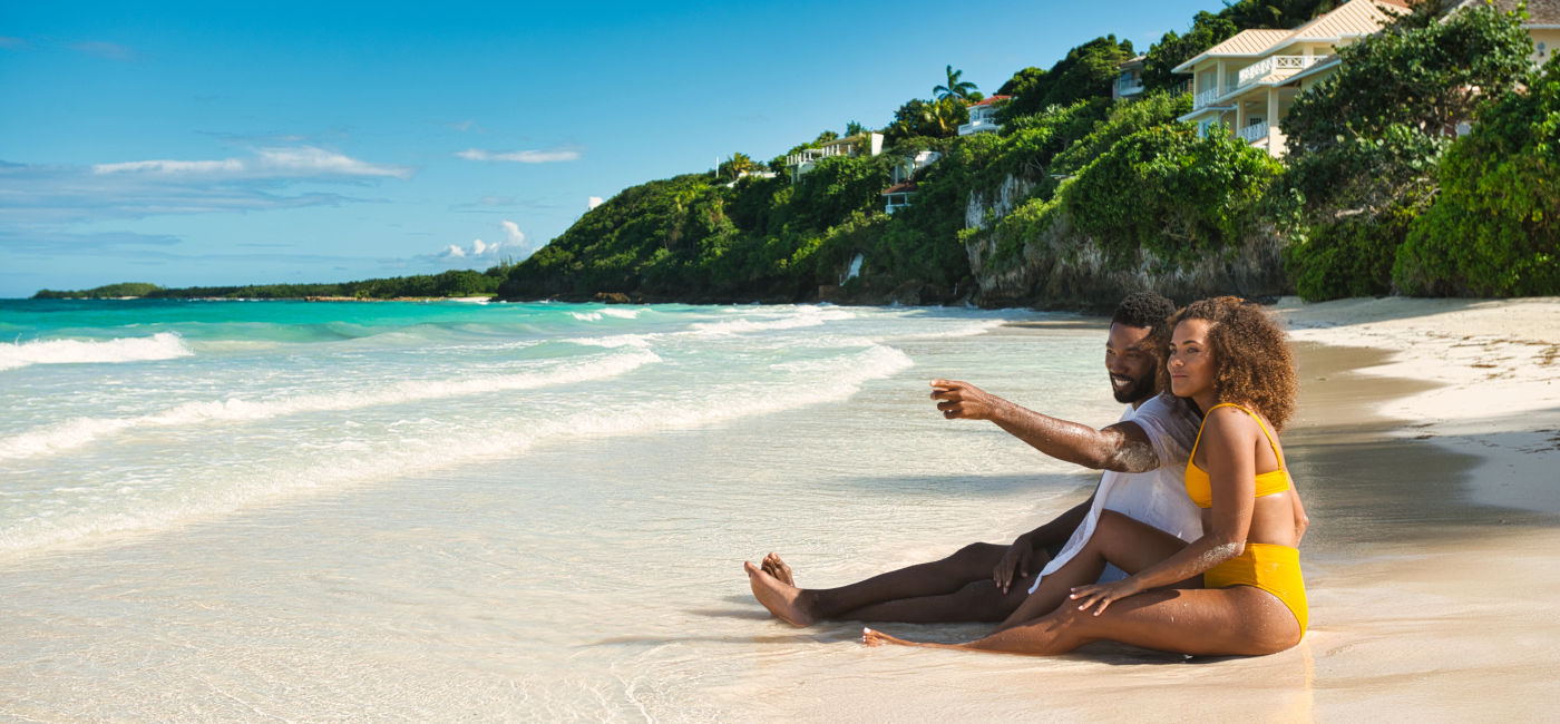 Image: Romance at Silver Sand Beach, Montego Bay (Photo Credit: Sunwing Vacations)