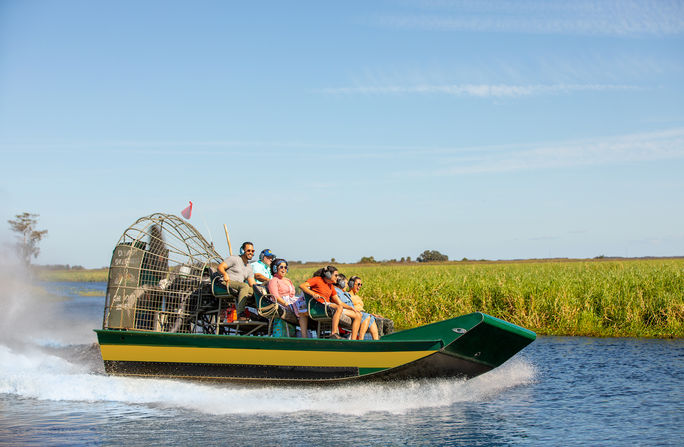 Airboat in Florida. Para convivir con la naturaleza, Wild Florida Airboat & Zoo es la opción. Recorrer pantanos, marismas y ríos a bordo de un hidrodeslizador es la aventura. (photo: Exp Kissimmee)