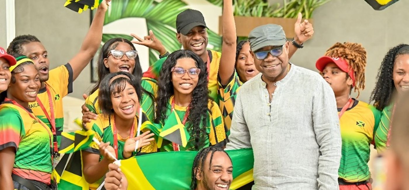 Image: Jamaica tourism minister Edmund Bartlett with staff at Riu Ocho Rios (Photo Credit: RIU Hotels & Resorts)