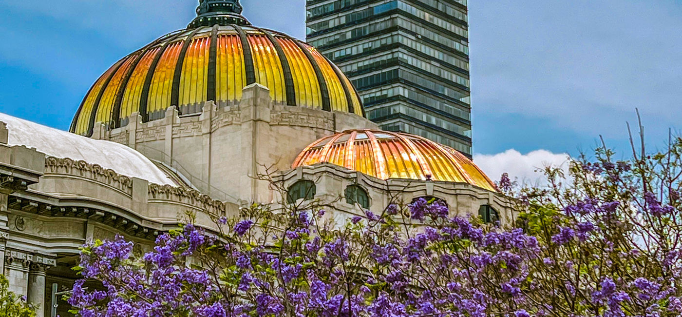 Image: Palais des Beaux-Arts de Mexico et tour Latinoamericana (Source: @departure_level)