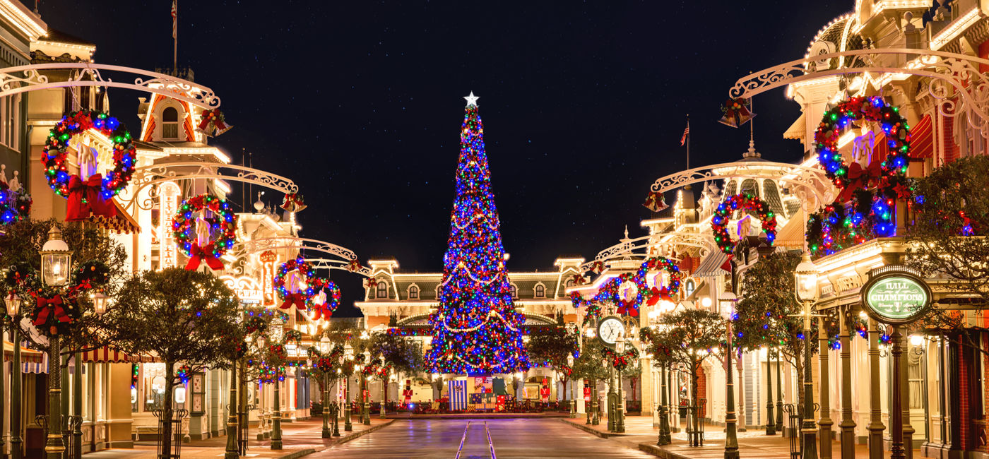 Image: Walt Disney World's Magic Kingdom decked out in holiday cheer. (Photo Credit: Walt Disney World Resort)