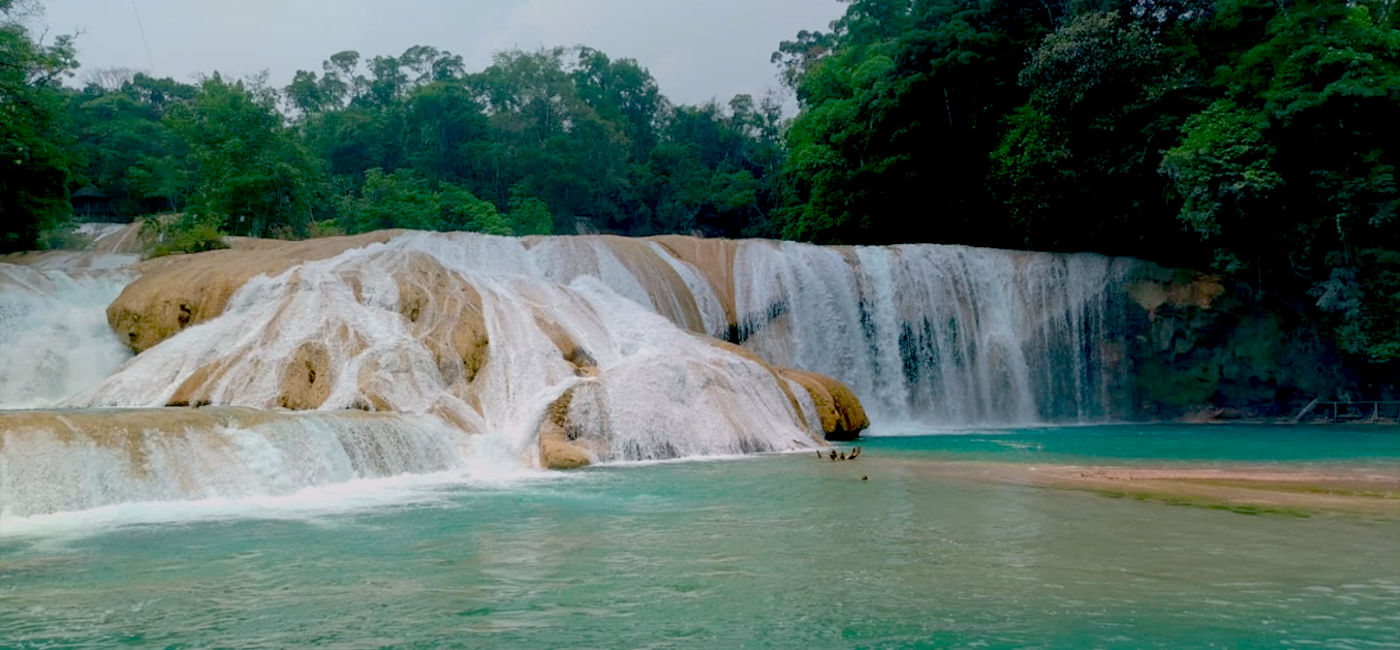 Image: Cascadas de Agua Azul (Agua Azul Falls), a natural wonder of Chiapas. The green and blue colors are due to dissolved carbonate salts in the water. (Photo Credit: Northstar Travel Group/Valentin Fuentes)