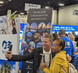 The trade show floor at CruiseWorld.