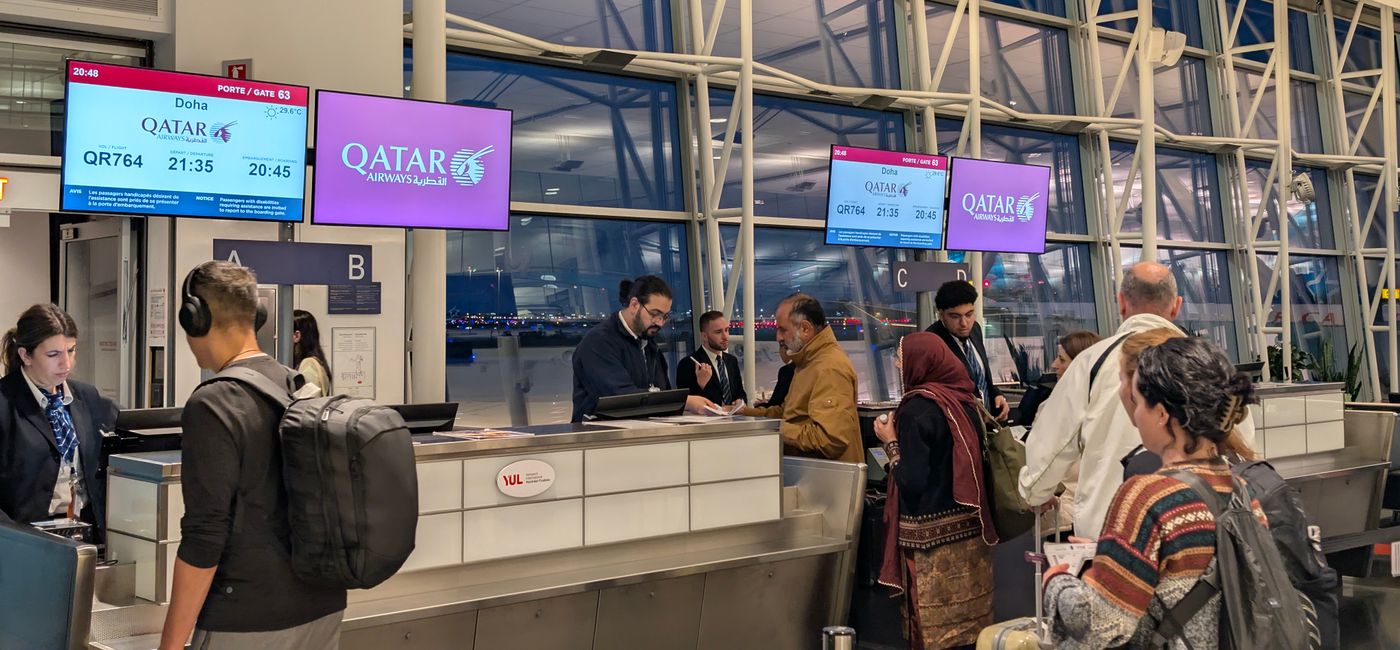 Image: Vol de Montréal à destination de Doha en embarquement à l’aéroport Trudeau (Photo Credit: Bert Archer)