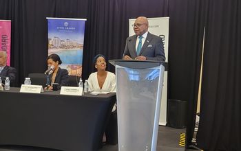 Edmund Bartlett speaking with Jamaica tourism officials