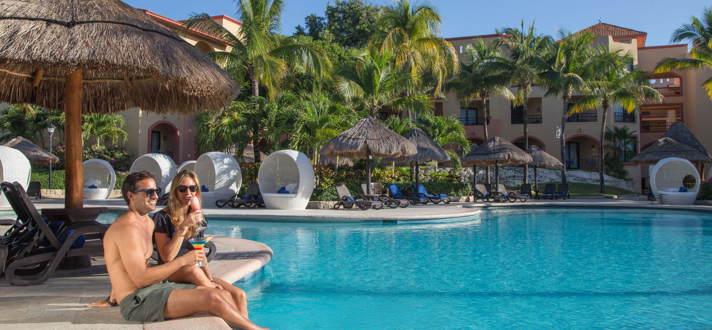 Image: Sandos Playacar Select Club Pool Area (Photo Credit: Sandos Hotels & Resorts)