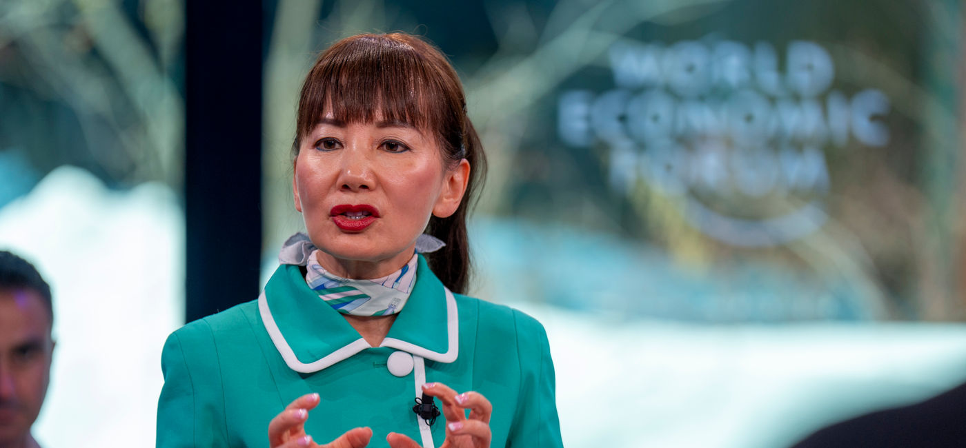 Image: Jane Sun prend la parole devant le panel à Davos lors du Forum économique mondial (FEM) (Source: Forum économique mondial / World Economic Forum)