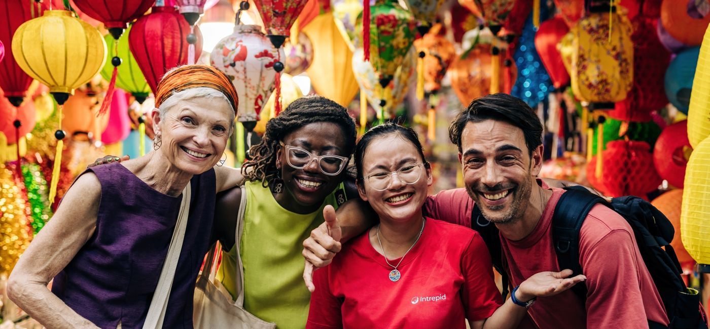 Image: Un groupe d’Intrepid Travel et son chef de groupe à Hanoï (Source: Intrepid Travel)