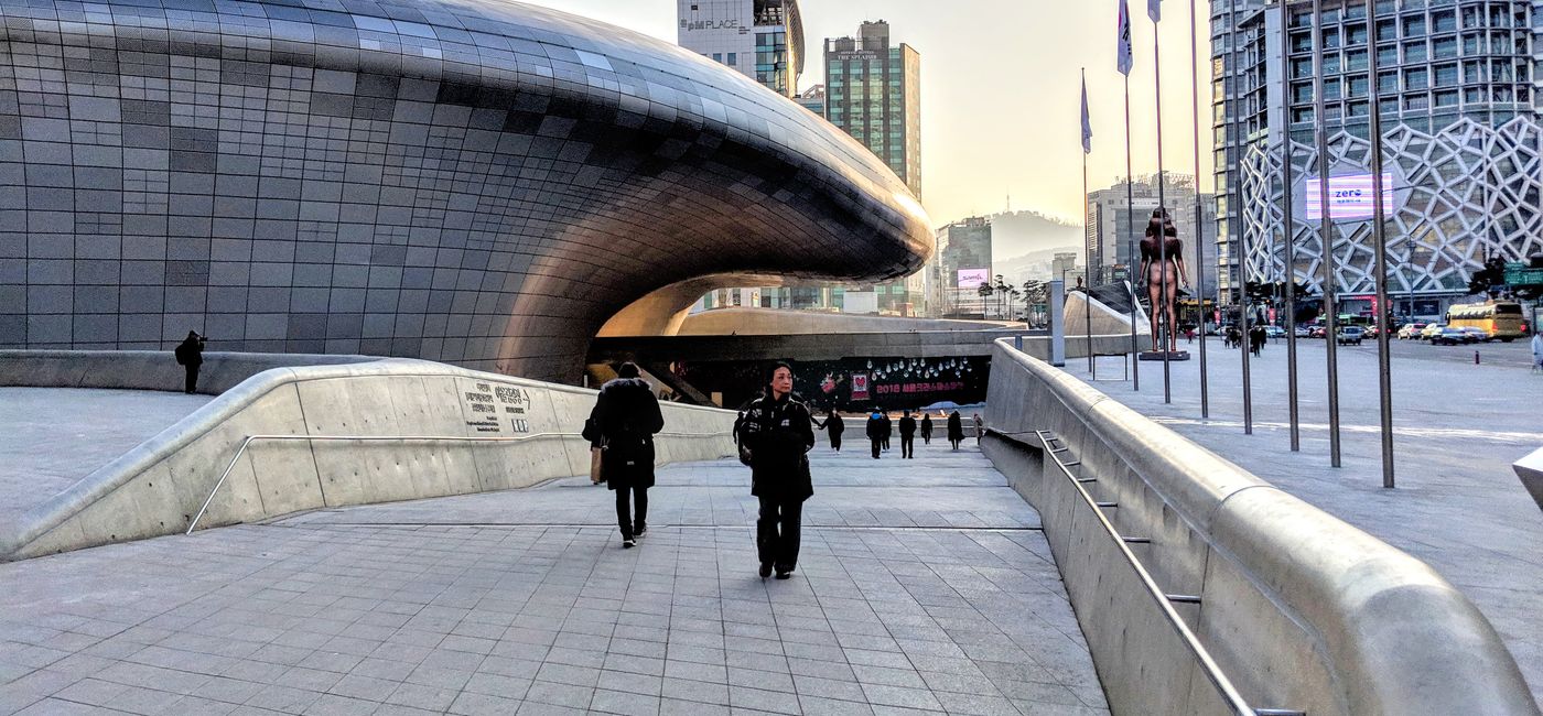 Image: Dongdaemun Design Plaza, à Séoul (Photo Credit: Bert Archer)