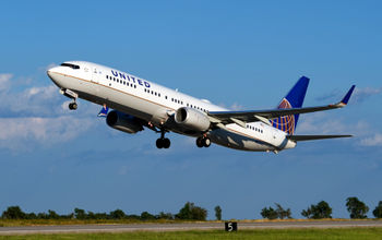 United Airlines' Boeing 737 taking off.