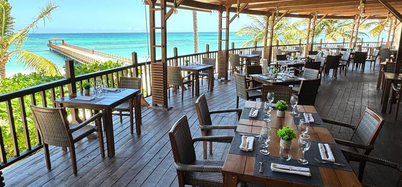 Image: Dining with a view at Impressive Resorts & Spas (Photo Credit: Impressive Resorts)