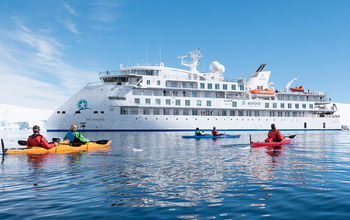 Kayaking Port Lockroy
