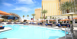 Mandalay Bay, DAYLIGHT Beach Club at Mandalay Bay, Las Vegas, MGM Resorts, pool season